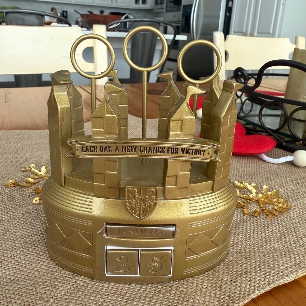 Harry Potter™ Quidditch™ Pitch Perpetual Calendar for Office/Home. NEW - Picture 3 of 13